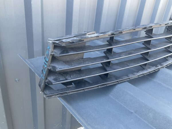BUMPER Grill Renault Clio III Voorbumper 1859957S19 Rooster RE-21172