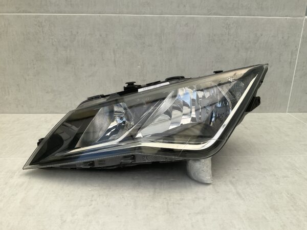 KOPLAMP SEAT LEON 5F HALOGEEN 12-16 5F1941005A LINKS SE-8484