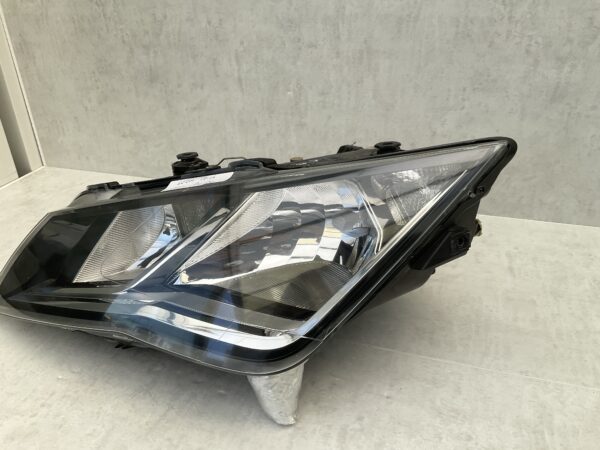 KOPLAMP SEAT LEON 5F HALOGEEN 12-16 5F1941005A LINKS SE-8484