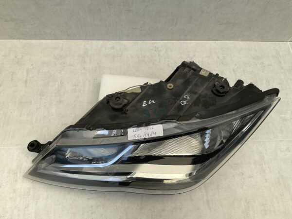 KOPLAMP SEAT LEON 5F HALOGEEN 12-16 5F1941005A LINKS SE-8484