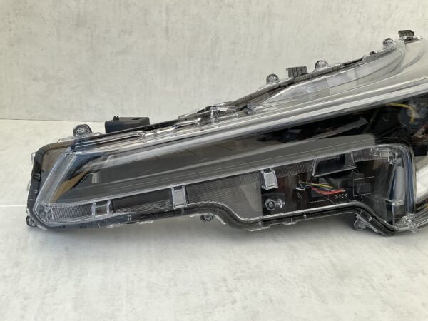 Koplamp Toyota Corolla E21 Rechts Led 8111002X10 TO-4769