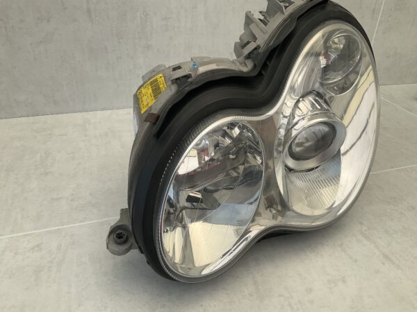 KOPLAMP MERCEDES C KLASSE W203 XENON A2038203761 LINKS MB-5116