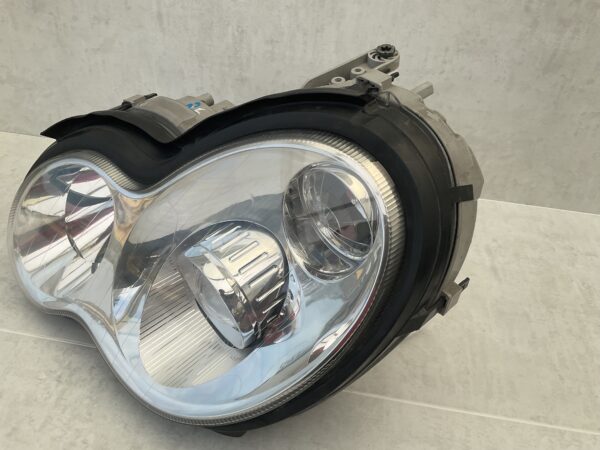 KOPLAMP MERCEDES C KLASSE W203 XENON A2038203761 LINKS MB-5116