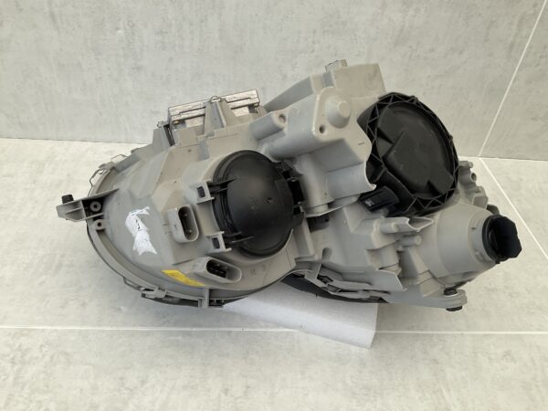 KOPLAMP MERCEDES C KLASSE W203 XENON A2038201161 LINKS MB-5299
