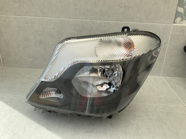 KOPLAMP MERCEDES W906 SPRINTER FACELIFT A9068205600 LINKS MB-5406