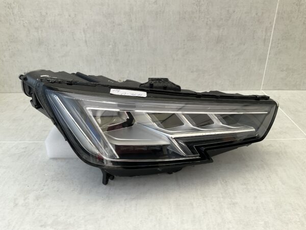 KOPLAMP AUDI A4 B9 FULL LED 8W0941034A RECHTS A-3670