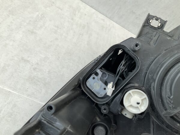 KOPLAMP BMW I3 ADAPTIVE LED 63117472186 02  RECHTS BM-8095