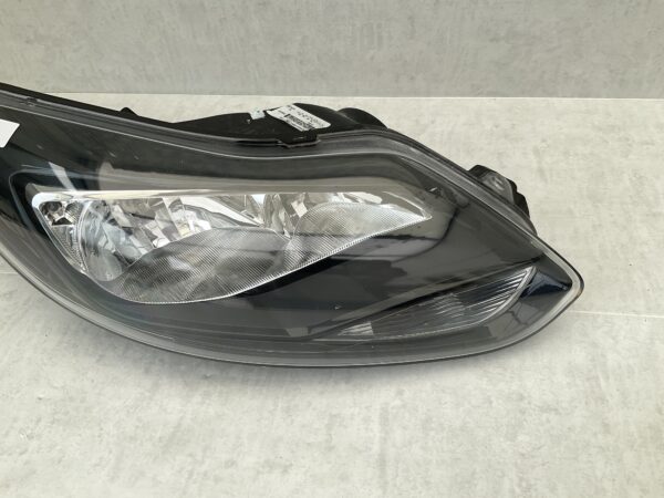 KOPLAMP FORD FOCUS HALOGEEN BM51-13W029-RA RECHTS FO-4881
