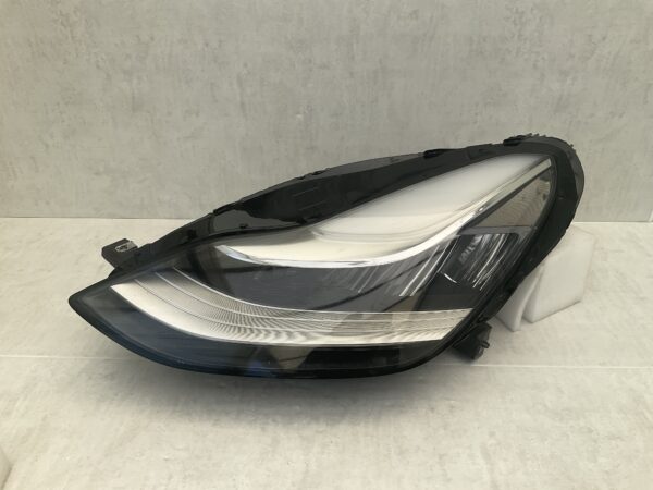 KOPLAMP TESLA MODEL 3 LED 1077375-00-C LINKS TE-8063A
