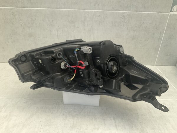 KOPLAMP TOYOTA YARIS 3 HALOGEEN LINKS TO-669
