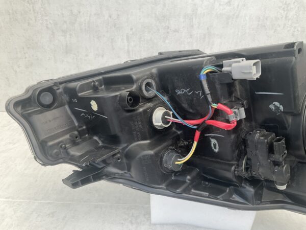 KOPLAMP TOYOTA YARIS 3 HALOGEEN LINKS TO-669