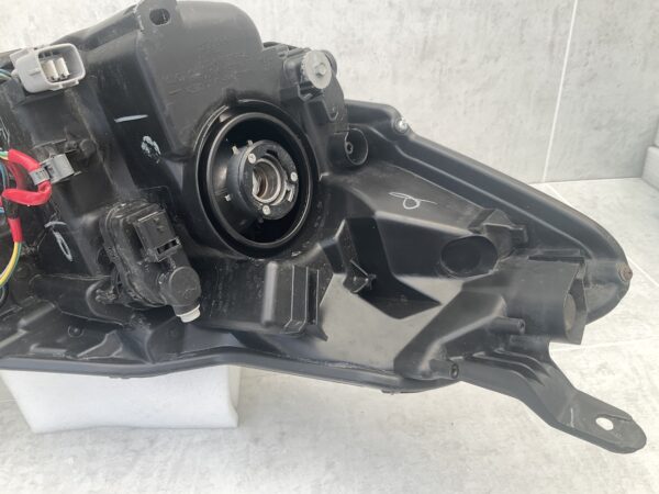 KOPLAMP TOYOTA YARIS 3 HALOGEEN LINKS TO-669