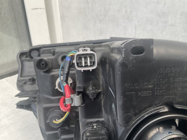 KOPLAMP TOYOTA YARIS 3 HALOGEEN LINKS TO-669