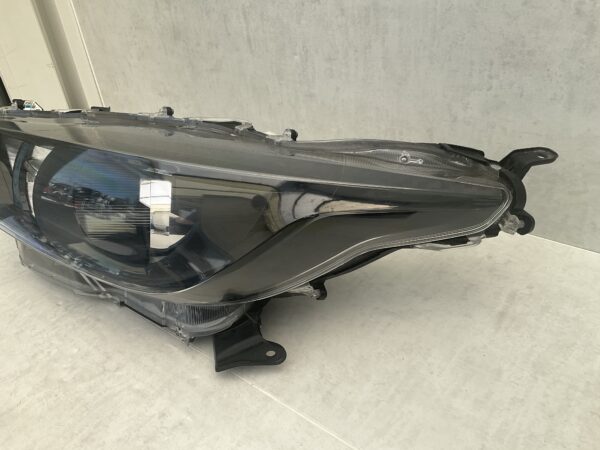 KOPLAMP TOYOTA YARIS LED K0-6EU RECHTS TO-670