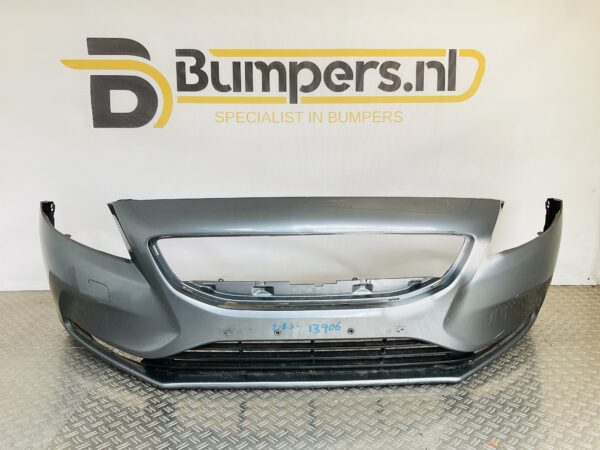Bumper Volvo V40 Normaal geen pdc 31283732 Voorbumper 1-E3-13906z