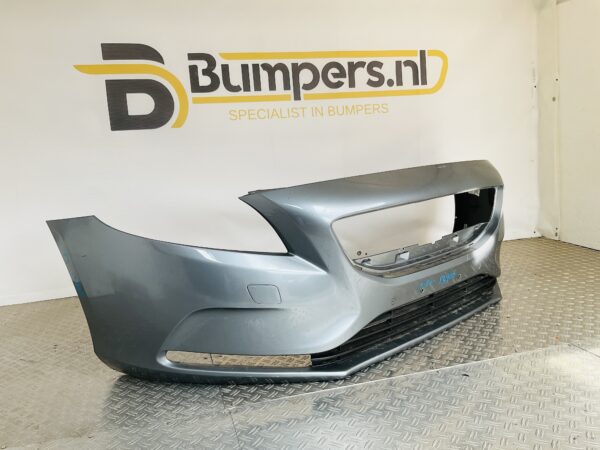 Bumper Volvo V40 Normaal geen pdc 31283732 Voorbumper 1-E3-13906z