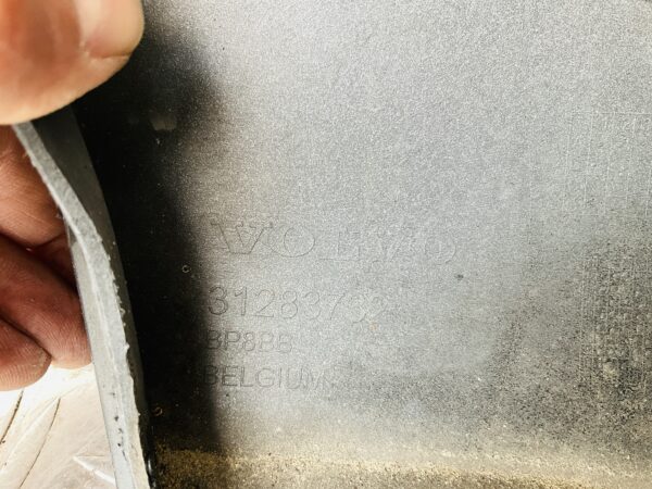 Bumper Volvo V40 Normaal geen pdc 31283732 Voorbumper 1-E3-13906z
