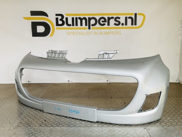 Bumper Peugeot 107 6-10 52119-0H090 Voorbumper 2-J1-13936z