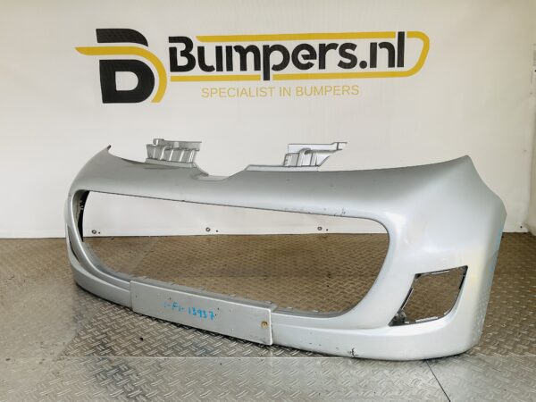 Bumper Peugeot 107 6-10 52119-0H090 Voorbumper 2-J1-13937z