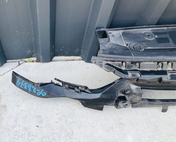 Bumper Grill Opel Corsa F 982953568000 Gril Houder  OP-21374