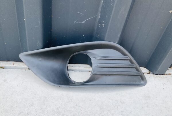 Bumper Grill  FORD FOCUS II 8M51R19953-AEW Mistlamp Rooster FO-21371