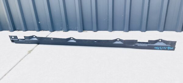 Dorpel Mercedes EQA H243  A2476981000 Rechts  Zijskirt MB-21386