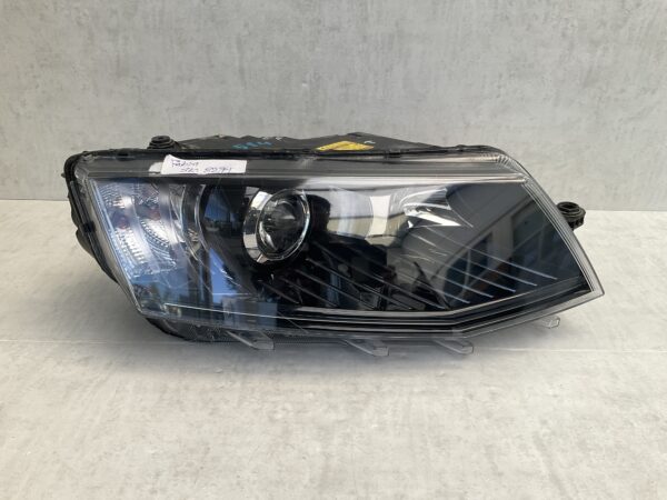 KOPLAMP SKODA OCTAVIA 5E1 XENON 5E1941018B RECHTS SK-8271