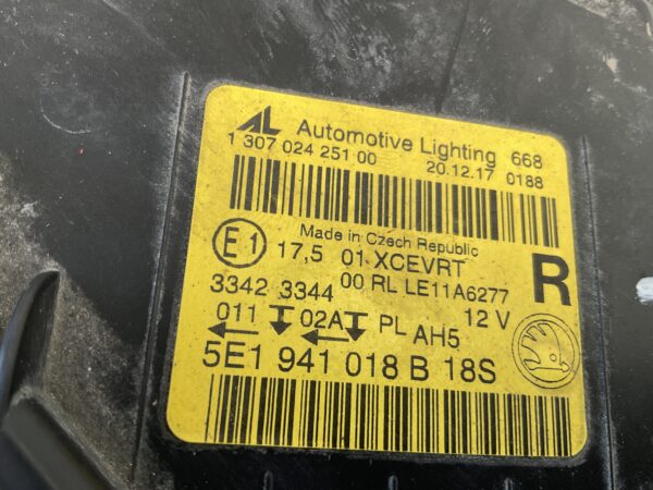 KOPLAMP SKODA OCTAVIA 5E1 XENON 5E1941018B RECHTS SK-8271