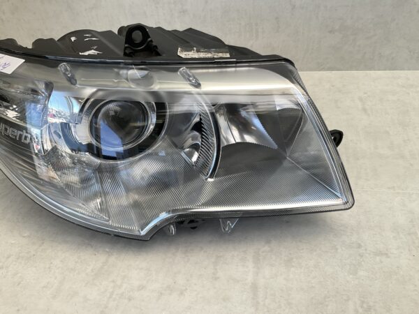 KOPLAMP SKODA SUPERB XENON 3T1941016E RECHTS SK-5484