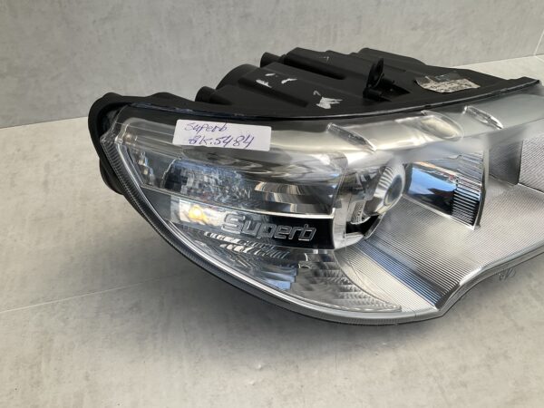 KOPLAMP SKODA SUPERB XENON 3T1941016E RECHTS SK-5484