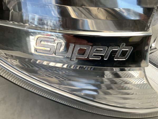 KOPLAMP SKODA SUPERB XENON 3T1941016E RECHTS SK-5484