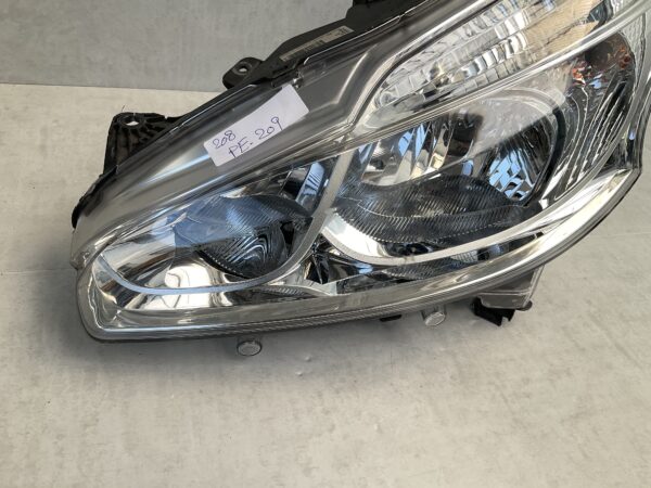 KOPLAMP PEUGEOT 208 HALOGEEN FACELIFT 89905649 LINKS PE-209