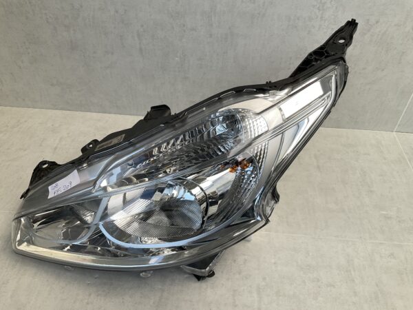 KOPLAMP PEUGEOT 208 HALOGEEN FACELIFT 89905649 LINKS PE-209