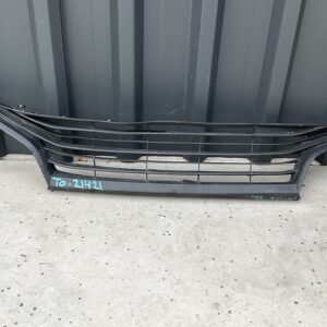 Bumper Grill Toyota Yaris XP210 53112K0010 Voorbumper ondergrille TO:21421