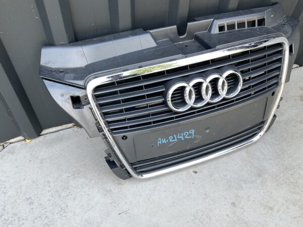 Bumper Grill  Audi A3 - 8P0853651M Voorbumper Gril AU:21429
