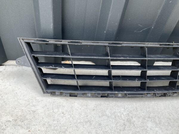 Bumper Grill Renault Clio 3 P0019389 Voorbumper Grill RE:212309