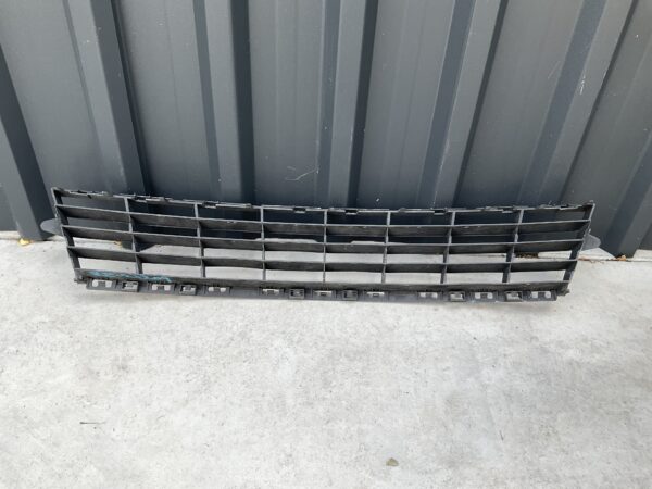 Bumper Grill Renault Clio 3 P0019389 Voorbumper Grill RE:212309