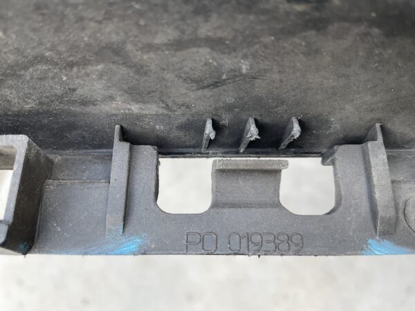 Bumper Grill Renault Clio 3 P0019389 Voorbumper Grill RE:212309
