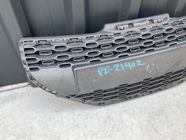 Bumper Grill  Peugeot 208  9672794377 voorbumper Rooster PE:21402
