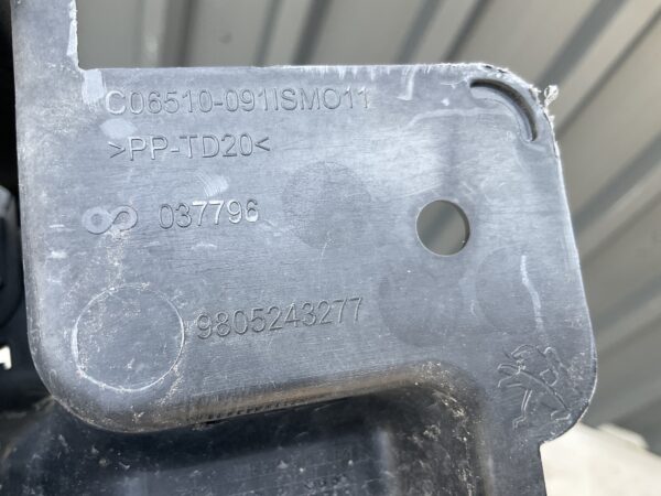 Bumper Grill Peugeot 3008 9805243277 Voorbumper Houder PE-21420