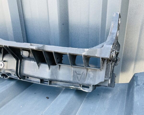Bumper Grill Toyota Yaris 20 53213k001 Voor Front TO-21286