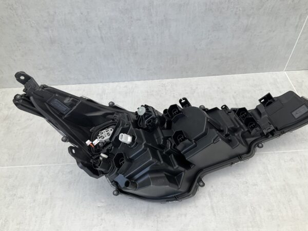 KOPLAMP TOYOTA COROLLA E21 LED 81110-02X10 RECHTS TO-4769