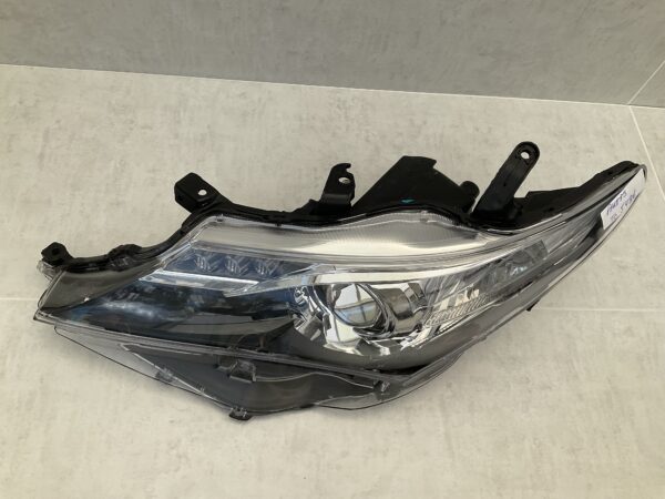 KOPLAMP TOYOTA AURIS XENON LED 81170-02E40 LINKS TO-5436