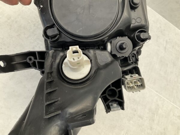KOPLAMP TOYOTA AURIS XENON LED 81170-02E40 LINKS TO-5436