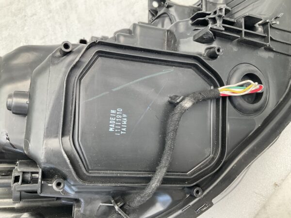 KOPLAMP TOYOTA AURIS XENON LED 81170-02E40 LINKS TO-5436
