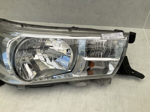 KOPLAMP TOYOTA HILUX AN120 AN130 15-19 RECHTS TO-4557