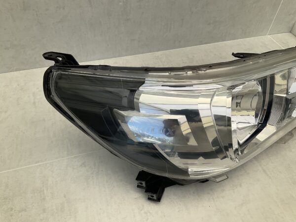KOPLAMP TOYOTA HILUX AN120 AN130 15-19 RECHTS TO-4557