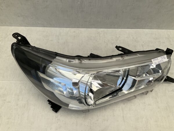 KOPLAMP TOYOTA HILUX AN120 AN130 15-19 RECHTS TO-4557