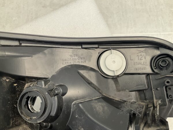 KOPLAMP TOYOTA RAV 4 RAV-4 XA40 XENON LED W3049 LINKS TO-5595
