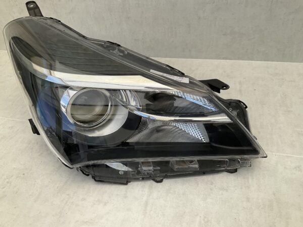 KOPLAMP TOYOTA YARIS 3 FACELIFT HALOGEEN ORIGINEEL RECHTS TO-3851